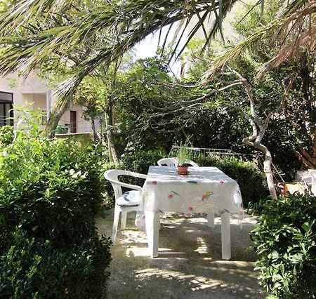 Eco-Apartments With Nice Garden Baška Voda エクステリア 写真