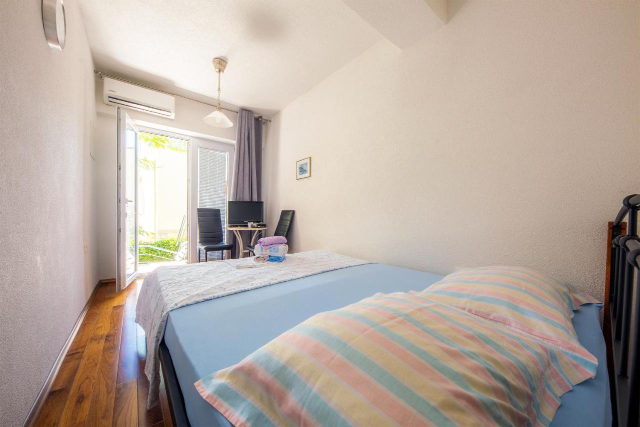 Eco-Apartments With Nice Garden Baška Voda エクステリア 写真