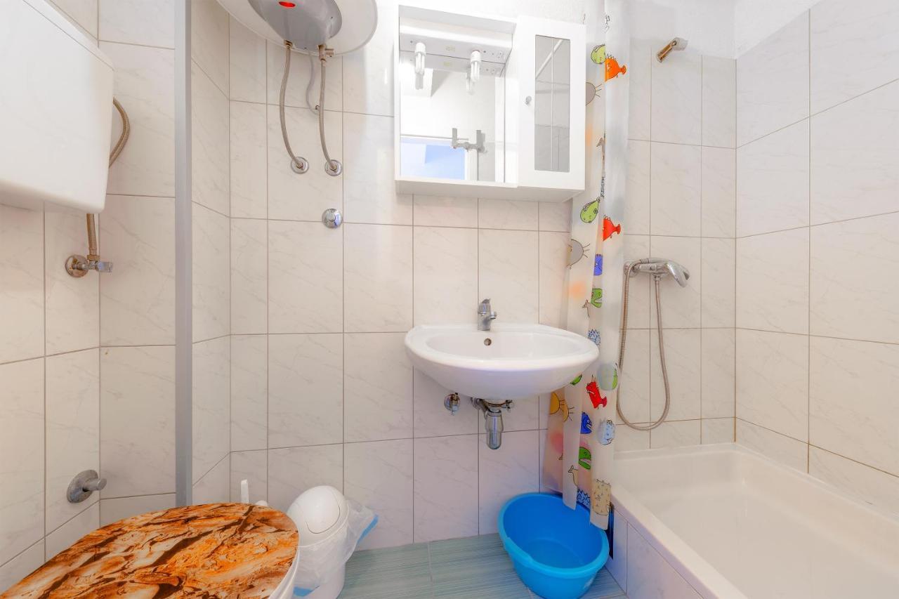 Eco-Apartments With Nice Garden Baška Voda エクステリア 写真