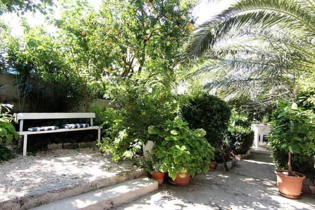 Eco-Apartments With Nice Garden Baška Voda エクステリア 写真