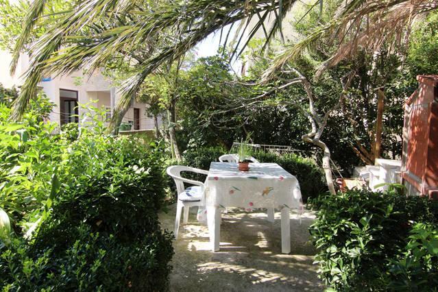 Eco-Apartments With Nice Garden Baška Voda エクステリア 写真